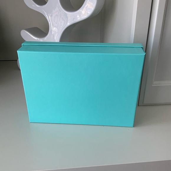 TIFFANY & CO. Medium Gift Box BRAND NEW - Picture 6 of 10